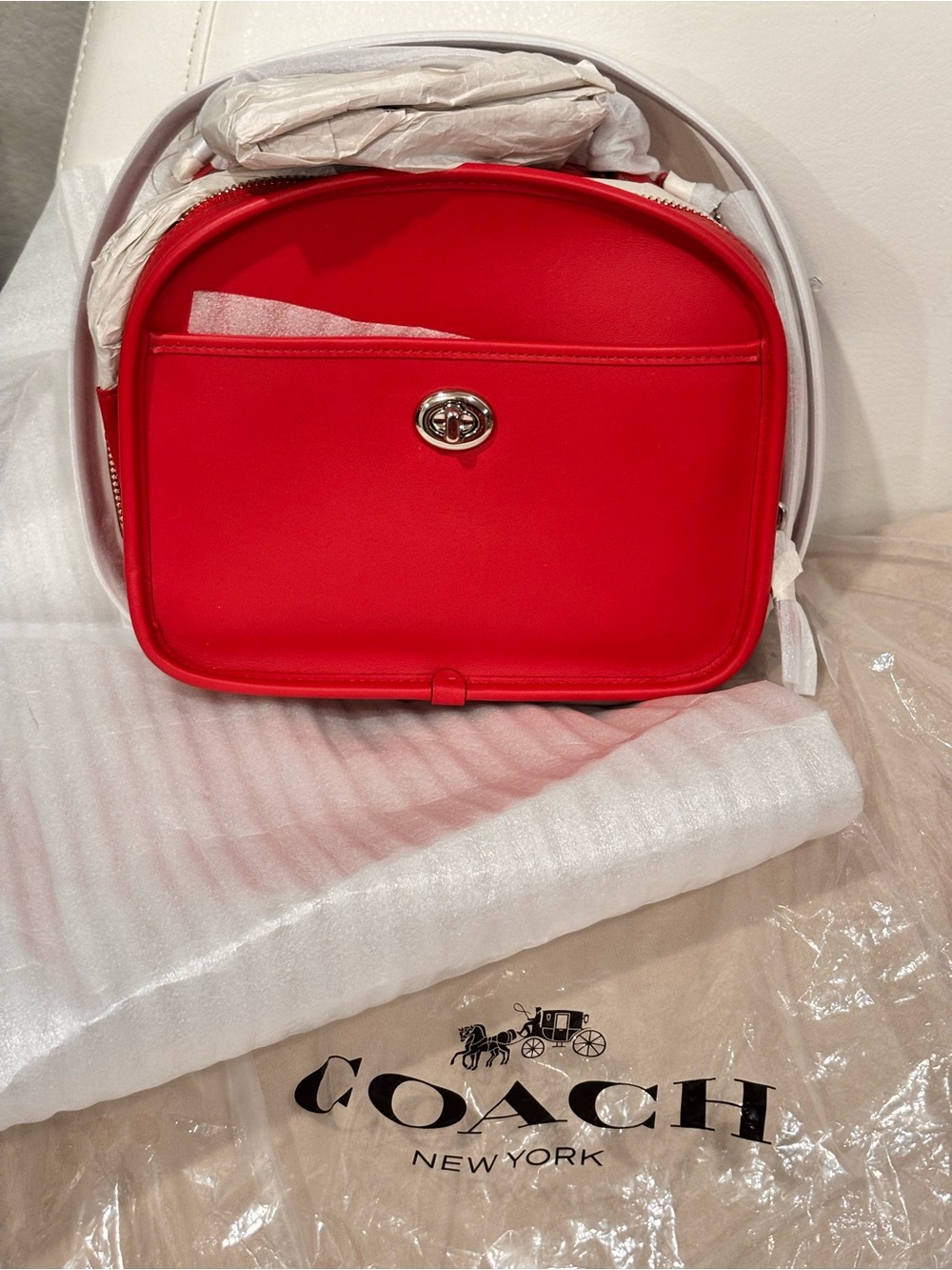 COACH Retro RE-EDITION Smooth Red Leather Lunch Pail Crossbody Bag NWT - Picture 2 of 16